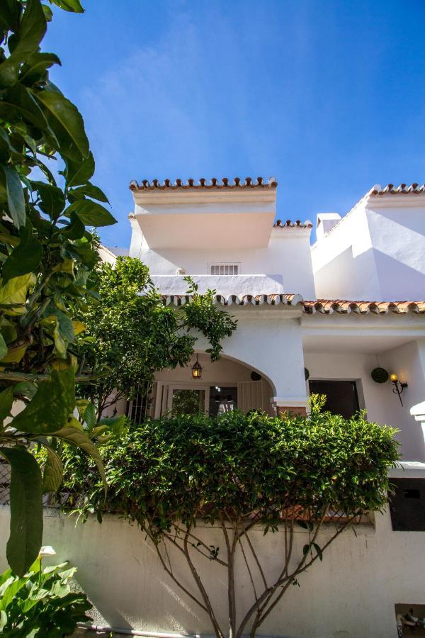 A Cozy And Elegant Townhouse Across The Beach Torre de Benagalbon Eksteriør bilde