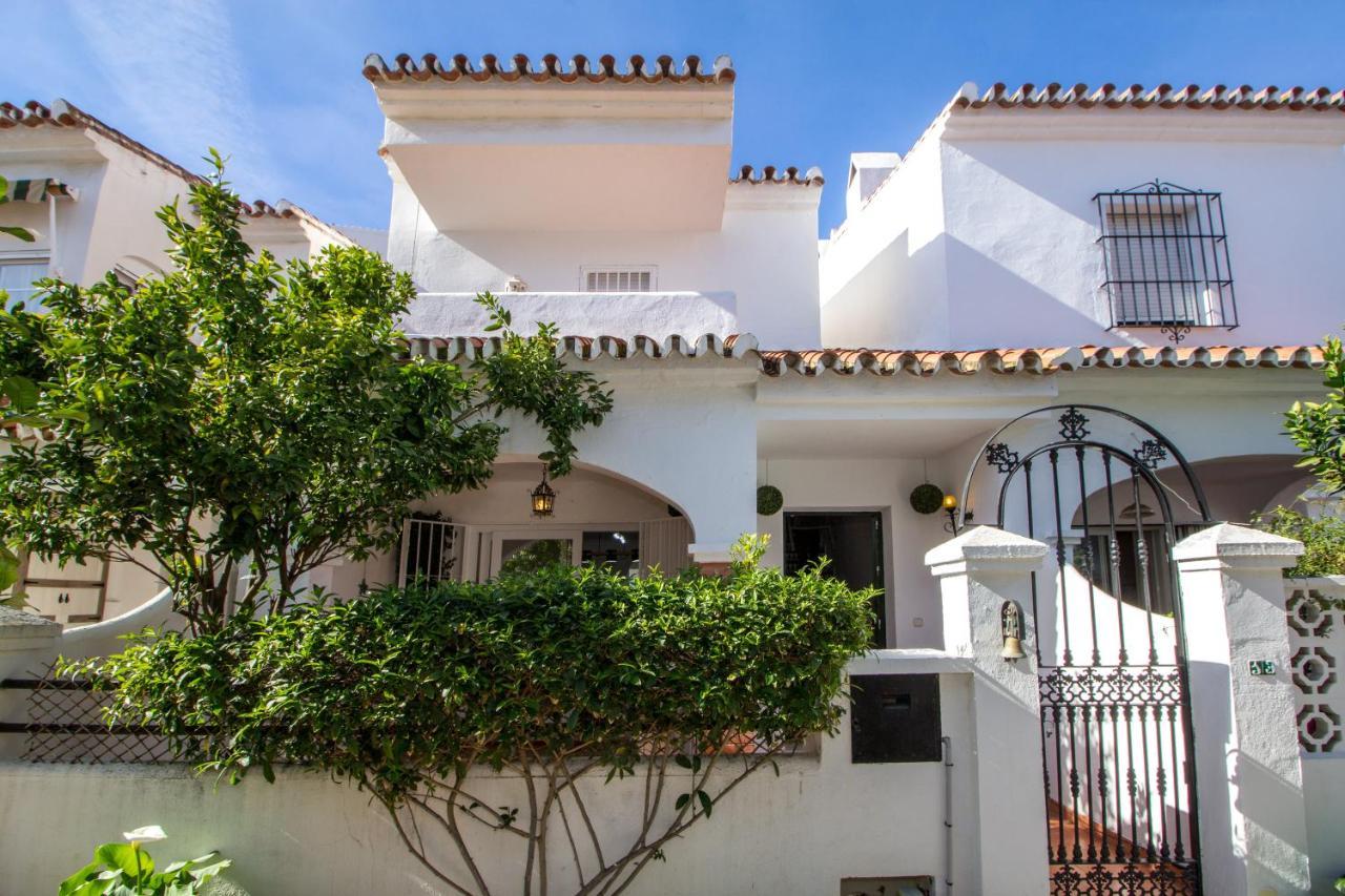 A Cozy And Elegant Townhouse Across The Beach Torre de Benagalbon Eksteriør bilde
