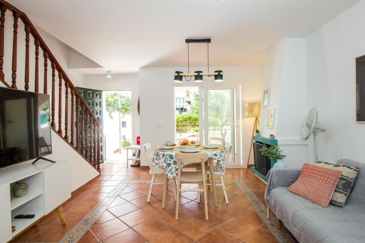 A Cozy And Elegant Townhouse Across The Beach Torre de Benagalbon Eksteriør bilde
